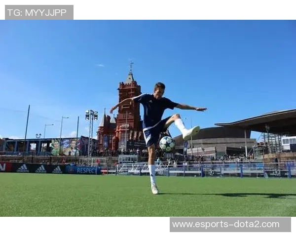 炫技巅峰球星花式足球秀点燃激情展现极致技巧与运动魅力 炫技巅峰球星花式足球秀点燃激情展现极致技巧与运动魅力