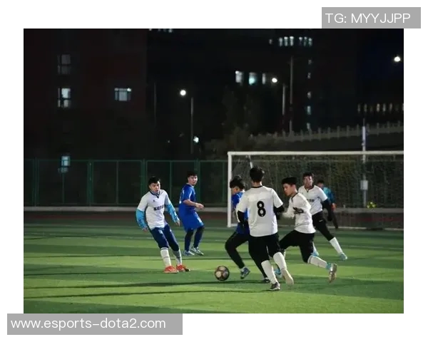 足球赛球星赛前握手瞬间真实记录展现体育精神与友谊的力量 足球赛球星赛前握手瞬间真实记录展现体育精神与友谊的力量